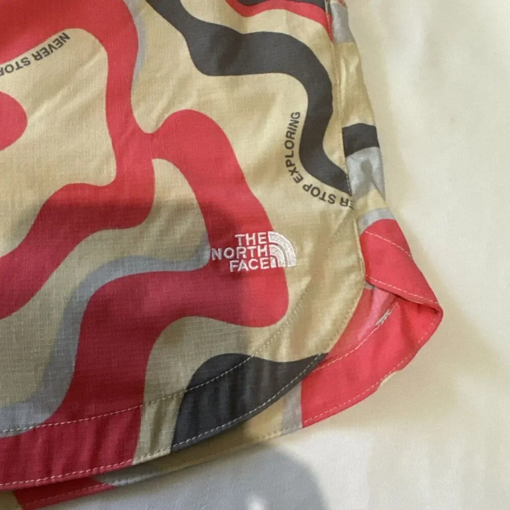 North Face Women's Class V Pathfinder Pull-On Short Flash Dry Size L Beige/Pink